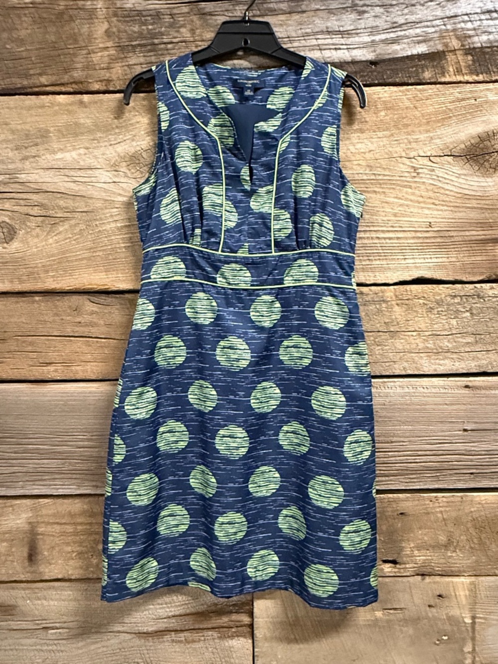 Banana Republic Vneck sleeveless sheath dress, Navy/Lime green polka dots, 6P